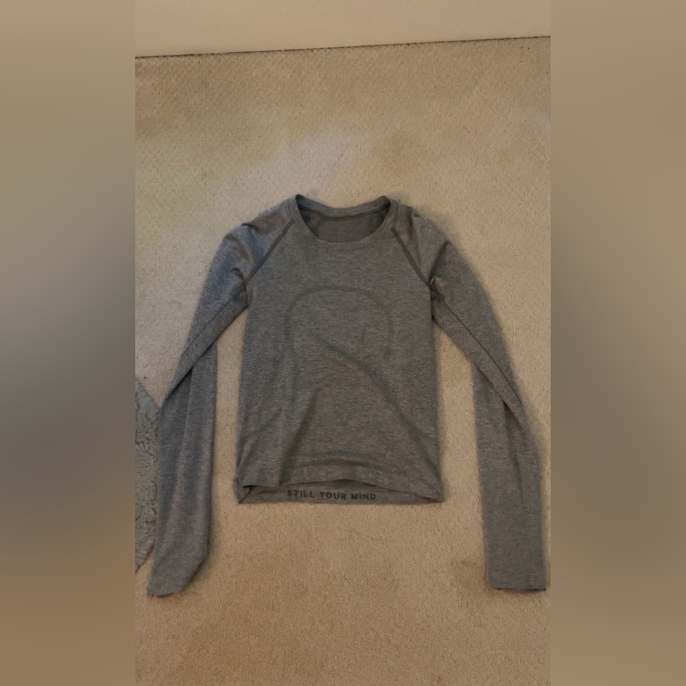 gray long sleeve swiftly tech! size 2! perfect condition!